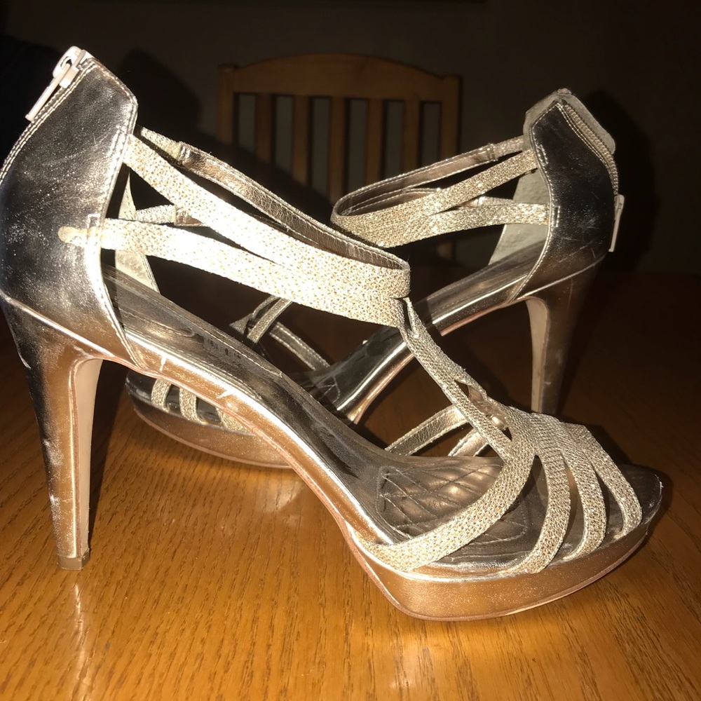 Gold Heels - Picture 4 of 4